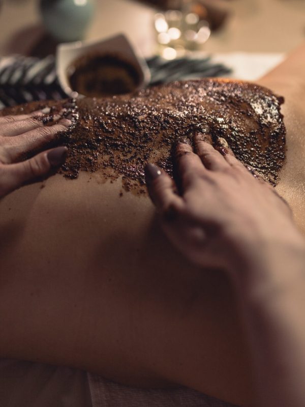 concepto-de-spa-con-mujer-y-masaje
