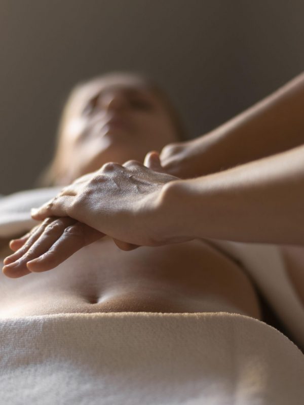 primer-plano-mujer-borrosa-en-terapia